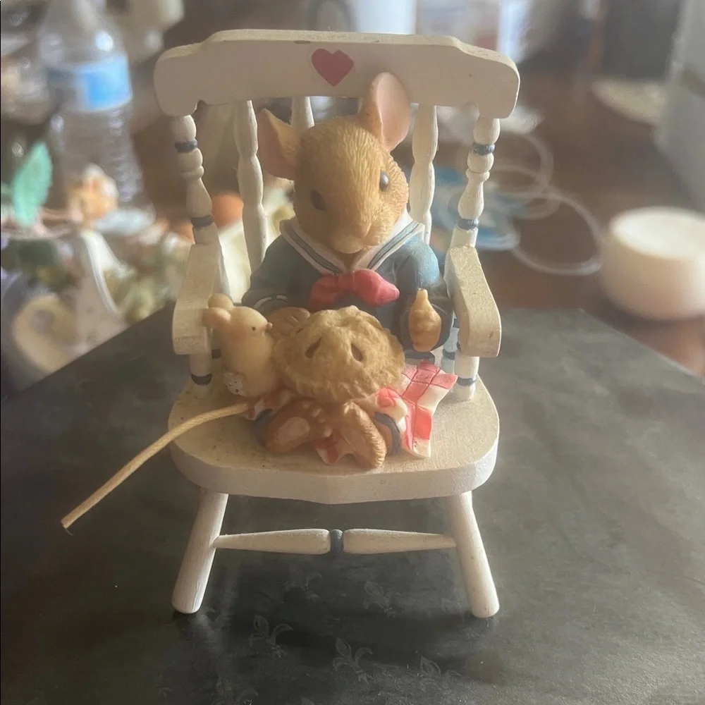Mouse with chair